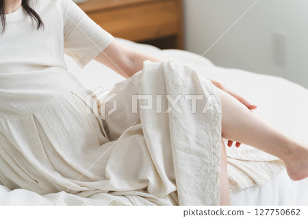 Pregnant woman with leg cramps lifestyle image Pregnant woman with leg cramps lifestyle image 127750662