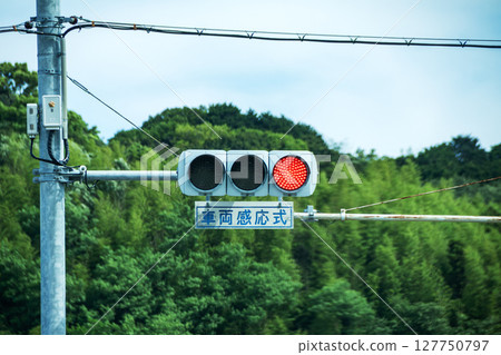 車輛啟動的交通號誌（紅燈） 127750797