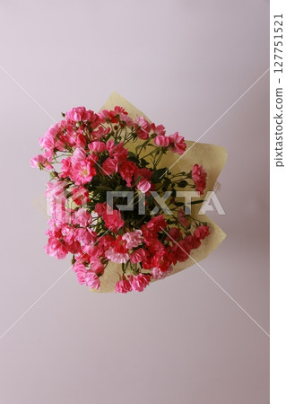 A bouquet of miniature roses 127751521