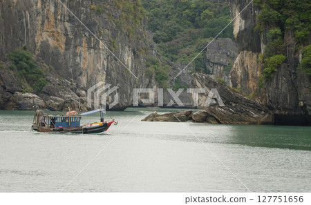 Fishing boat in Lan Ha Bay. 127751656