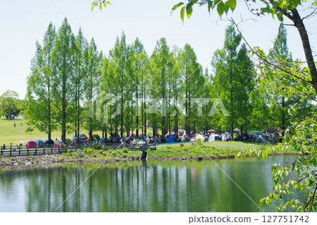 View of the lakeside of Kunikaneike Pond in Bihoku Hills Park 127751742