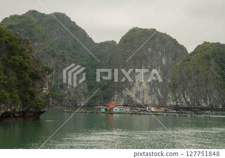 Floating fishing village. 127751848