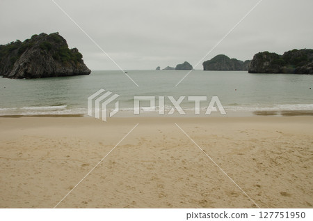 Lan Ha Bay. 127751950