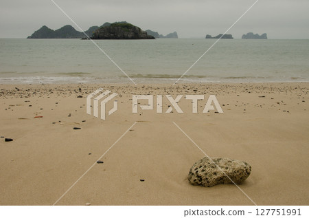 Lan Ha Bay. Lan Ha Bay. 127751991