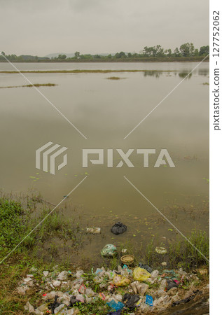 Garbage in a lagoon. 127752062
