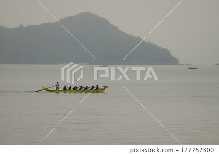 Rowing boat training. 127752300