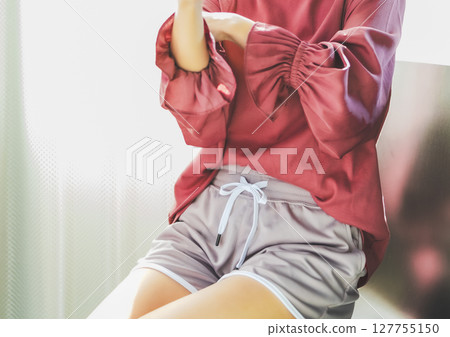 Portrait of a beautiful female model 127755150