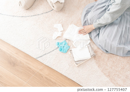 母女在準備分娩的同時談論美好的未來 127755407