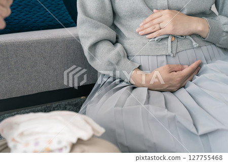 Mother and daughter talk about a bright future while preparing for birth Mother and daughter talk about a bright future while preparing for birth 127755468