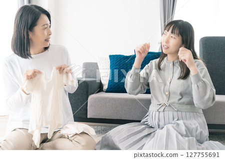 母女在準備分娩的同時談論美好的未來 127755691