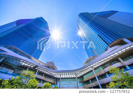 6月22日，日本東京城市景觀。高輪Gateway站前的「高輪Gateway City」景觀（2025年） 127757652