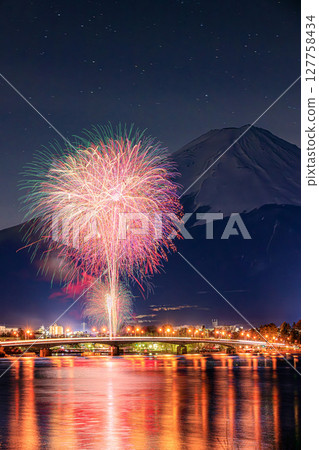 Winter fireworks over Lake Kawaguchi and the majestic Mount Fuji 127758434