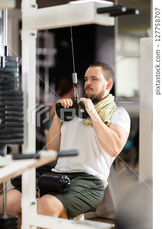 Man doing vertical rows for back Man doing vertical rows for back 127758707