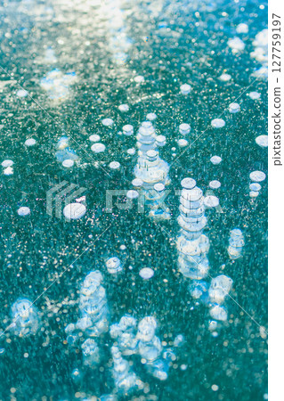 Mysterious bubble patterns created by nature Mysterious bubble patterns created by nature 127759197