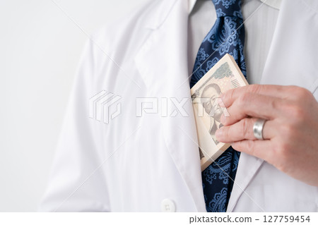穿白大褂錢的男人 127759454