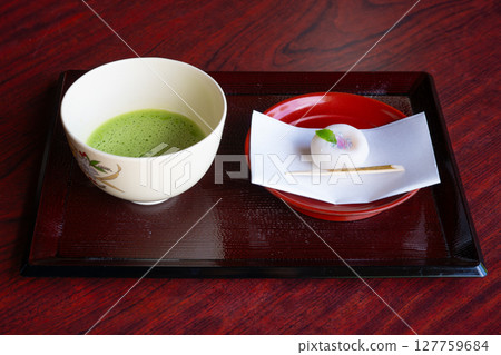 抹茶和日本糖果 127759684