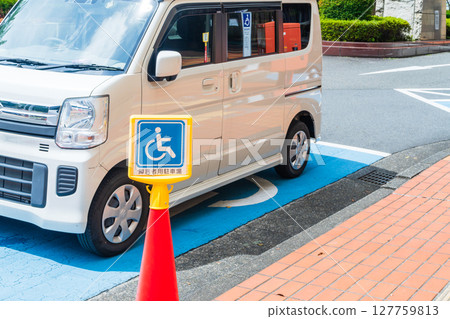 貼心的停車位 停車 貼心的停車位 停車 127759813