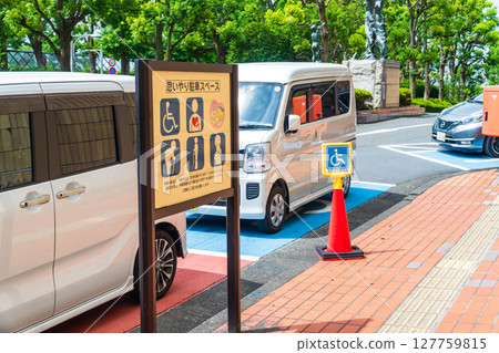 Considerate parking space Parking 127759815
