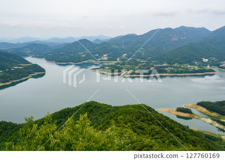 Landscape of Cheongpung Lake near Jecheon city in Chungcheongbukdo province in South Korea Landscape of Cheongpung Lake near Jecheon city in Chungcheongbukdo province in South Korea 127760169