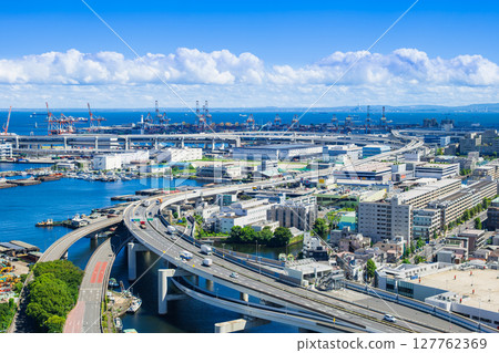 Cityscape, infrastructure and logistics image: Yokohama Port 127762369