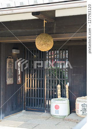 The entrance to Shirataka Rokusuien, a sake brewery located in Nishinomiyago, one of the Nada Gogo districts (and Chikuyotei, an eel restaurant) The entrance to Shirataka Rokusuien, a sake brewery located in Nishinomiyago, one of the Nada Gogo districts (and Chikuyotei, an eel restaurant) 127763120