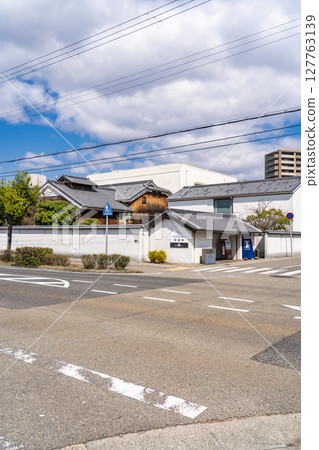 位於灘五鄉西宮鄉的酒造廠辰馬本家，是由白鹿紀念酒造館經營的以酒為主題的博物館。 127763139