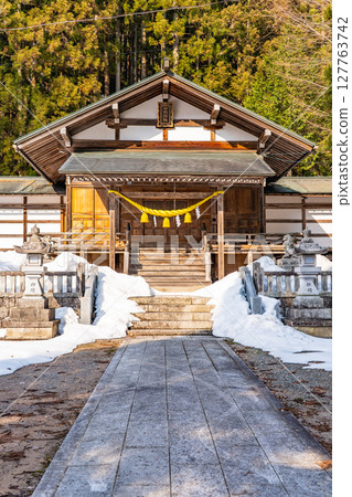 Shinmei Shrine, a shrine in the Okuhida Onsen area (venue of the Ideyu Festival) - a local performing art, "Keigei", is dedicated to the shrine. Okuhida Onsen, Takayama City, Gifu Prefecture 127763742