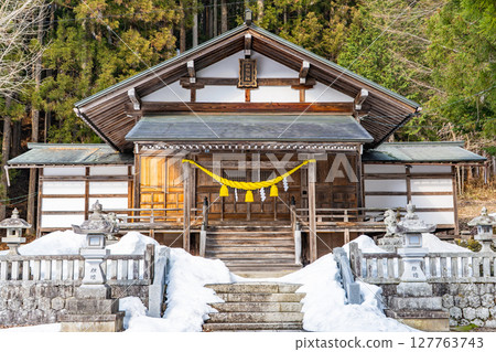神明神社是位於奧飛驒溫泉地區的神社(出湯祭的舉辦地),神明神社也舉辦了一項名為「景藝」的當地表演藝術。岐阜縣高山市奧飛騨溫泉 神明神社是位於奧飛驒溫泉地區的神社(出湯祭的舉辦地),神明神社也舉辦了一項名為「景藝」的當地表演藝術。岐阜縣高山市奧飛騨溫泉 127763743