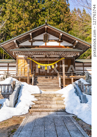Shinmei Shrine, a shrine in the Okuhida Onsen area (venue of the Ideyu Festival) - a local performing art, "Keigei", is dedicated to the shrine. Okuhida Onsen, Takayama City, Gifu Prefecture 127763744