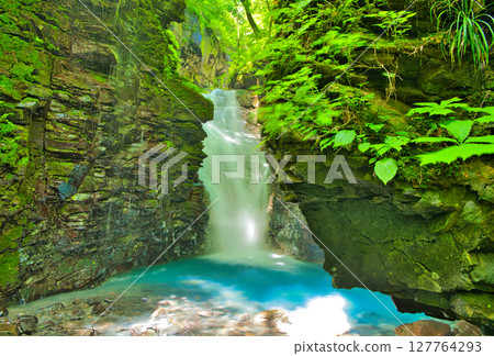 栃木縣那須鹽原市素堪澤川的夕日瀑布 127764293