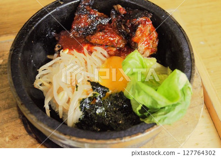 Stone-grilled bibimbap 2 Stone-grilled bibimbap 2 127764302