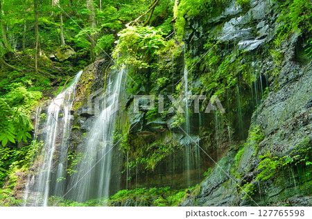 栃木縣那須鹽原市流入素堪澤的索倫瀑布 127765598
