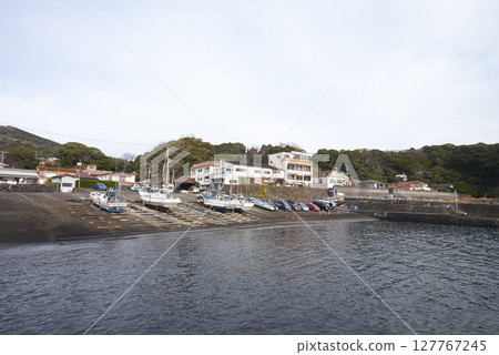Small fishing port 127767245
