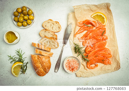 Traditional Norwegian fresh salmon in slices 127768083