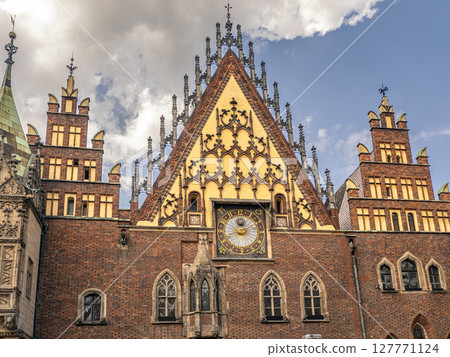 Historic Townhouse with Clock Under Clear Blue Sky, Wroclaw, Poland 127771124