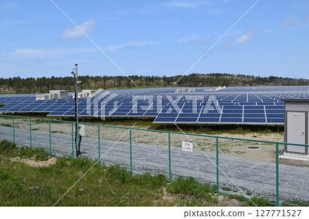 lots of solar panels lots of solar panels 127771527