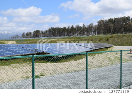 lots of solar panels lots of solar panels 127771529