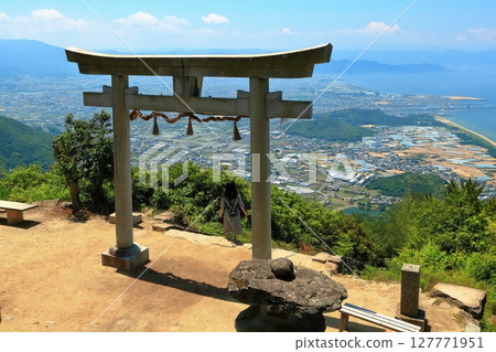 [Kagawa Prefecture] View of Takaya Shrine (Tenku no Torii) Kannonji city area and Seto Inland Sea in fine weather 127771951