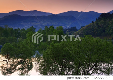 Nishiwaga Town, Iwate Prefecture, fresh green Kinshu Lake Nishiwaga Town, Iwate Prefecture, fresh green Kinshu Lake 127772028