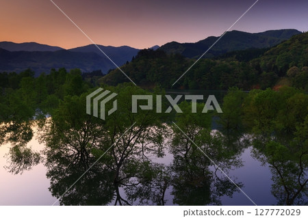 Nishiwaga Town, Iwate Prefecture, fresh green Kinshu Lake 127772029