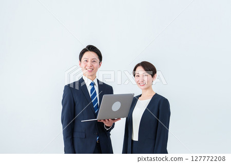 有計算機的商務人士 有計算機的商務人士 127772208