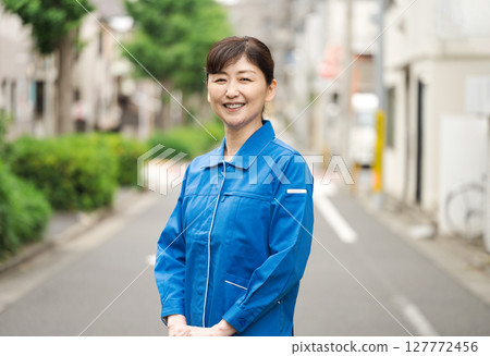 Outdoor portrait of a woman in her 50s wearing work clothes 127772456