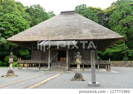 [Kosai City: Nationally designated important cultural property "Honkoji Temple" main hall] 127772960