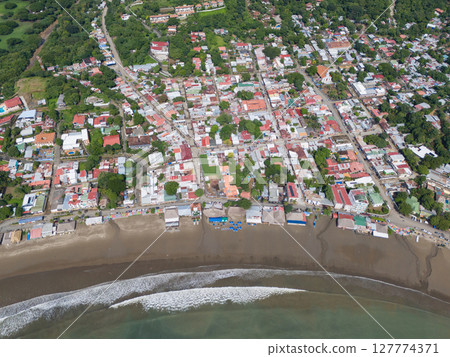 Streets in San Juan Del Sur town 127774371