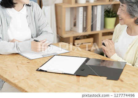 Visiting care manager, care manager, body parts, part cut Visiting care manager, care manager, body parts, part cut 127774496