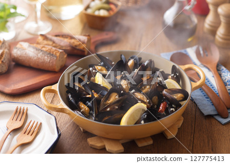 蒸貽貝白葡萄酒 蒸貽貝白葡萄酒 127775413