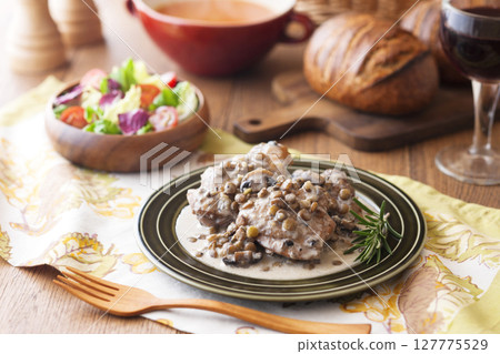 Chicken and lentil stew 127775529