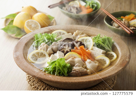 Salt and lemon chicken hotpot 127775579
