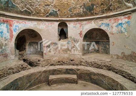 Tour of the ruins of Pompeii Tour of the ruins of Pompeii 127776533