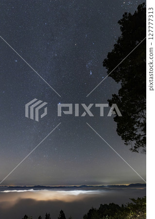 Sea of clouds and starry sky from Miyoshi City Kiri no Umi Observatory 127777313